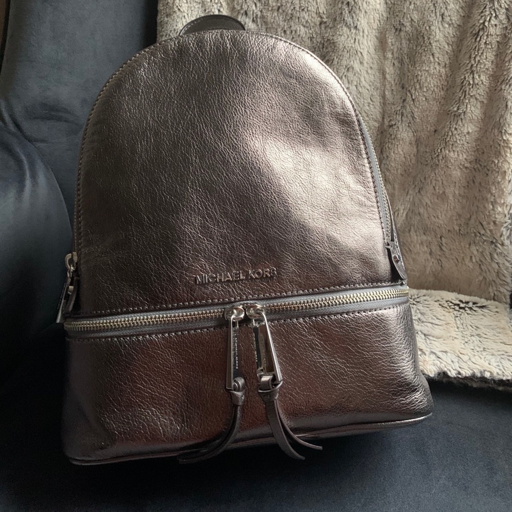 Michael Kors Rhea Medium Leather Backpack (pewter)